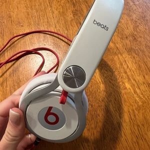 White Beats by Dre Mixrs